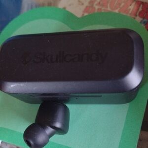 SkullcandySpoke V2VYW Black Wireless Earbud-NWOT